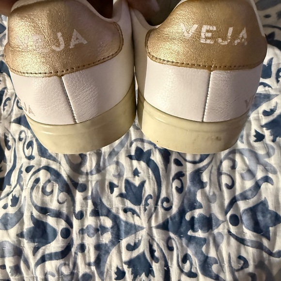 Veja White Leather Velcro Sneakers - Picture 4 of 8